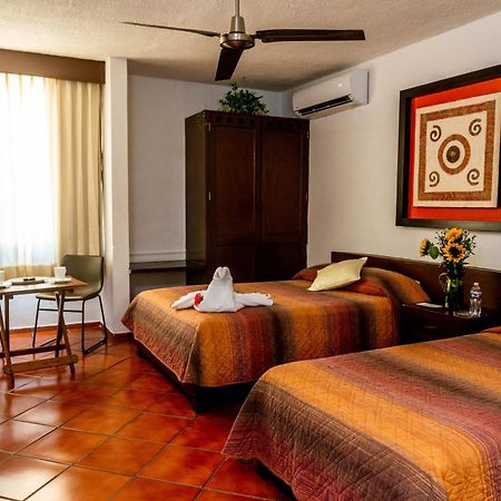 Hotel Los Girasoles Cancun Exterior photo