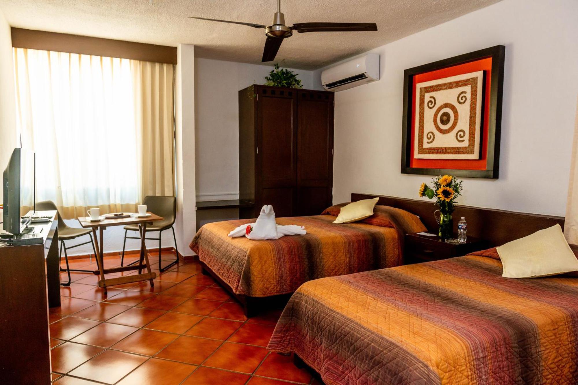 Hotel Los Girasoles Cancun Exterior photo