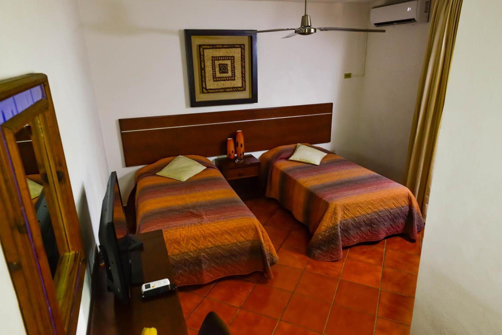 Hotel Los Girasoles Cancun Exterior photo