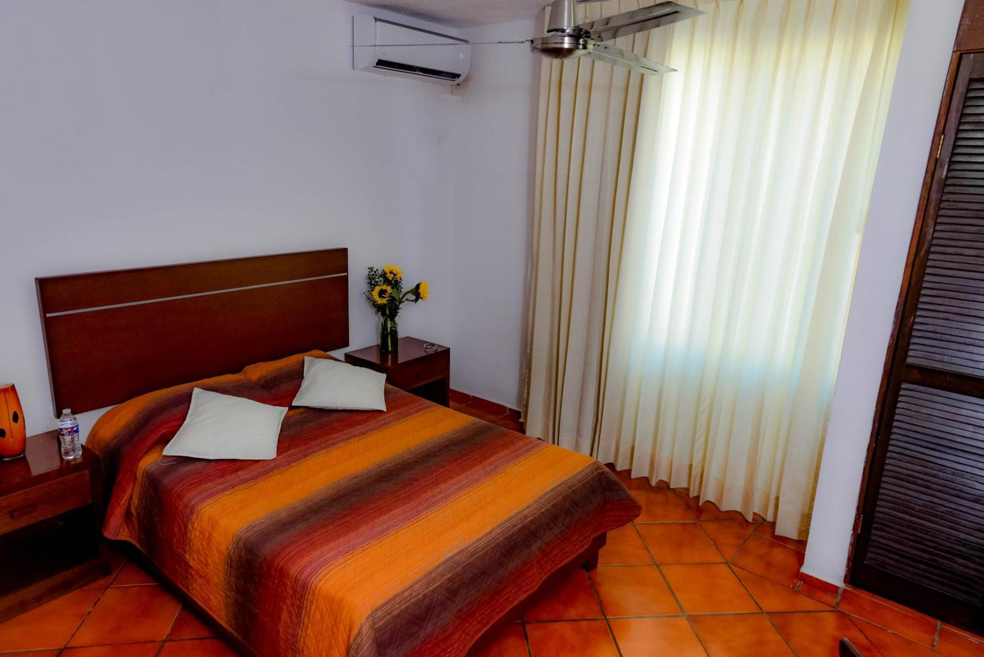 Hotel Los Girasoles Cancun Exterior photo