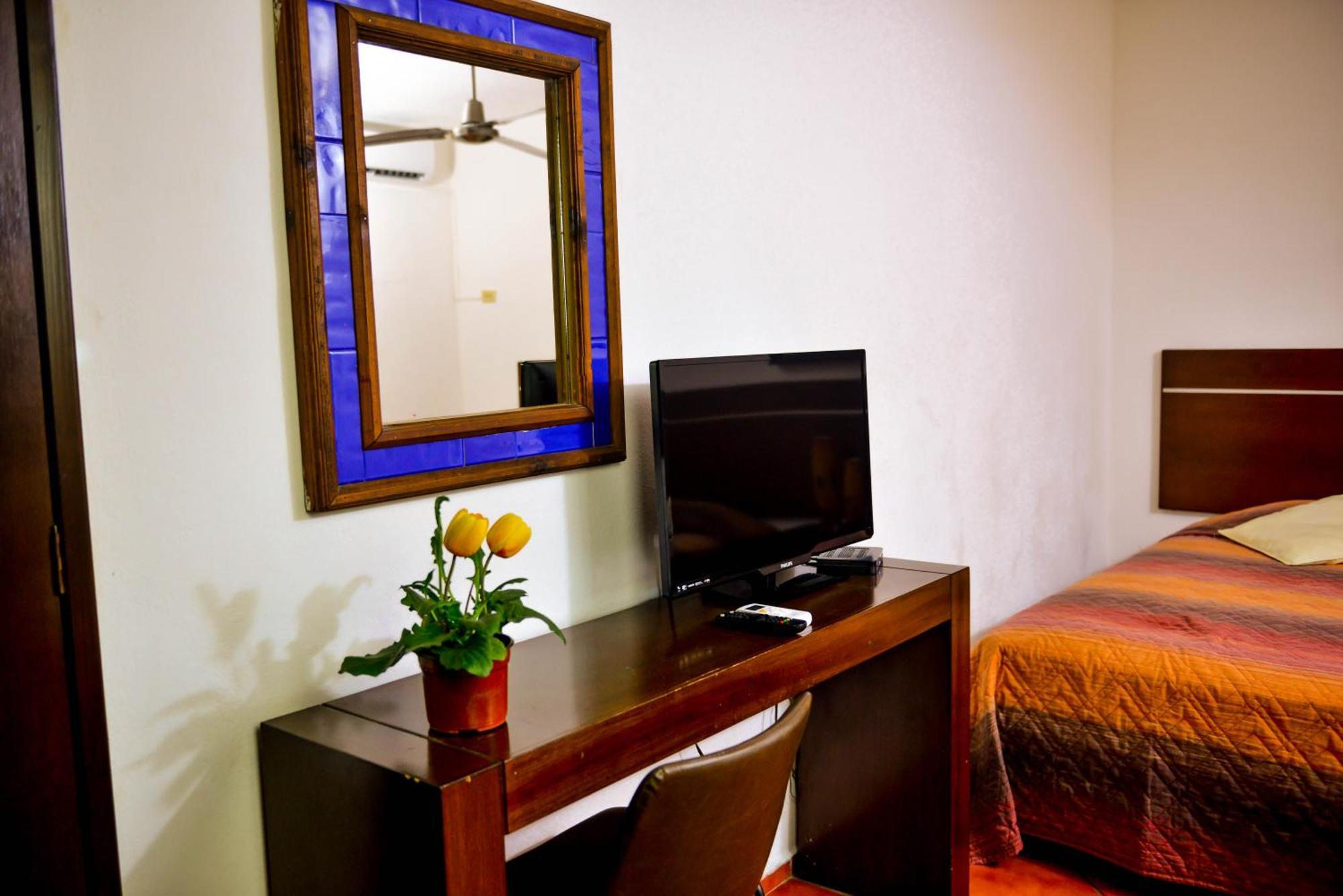 Hotel Los Girasoles Cancun Exterior photo
