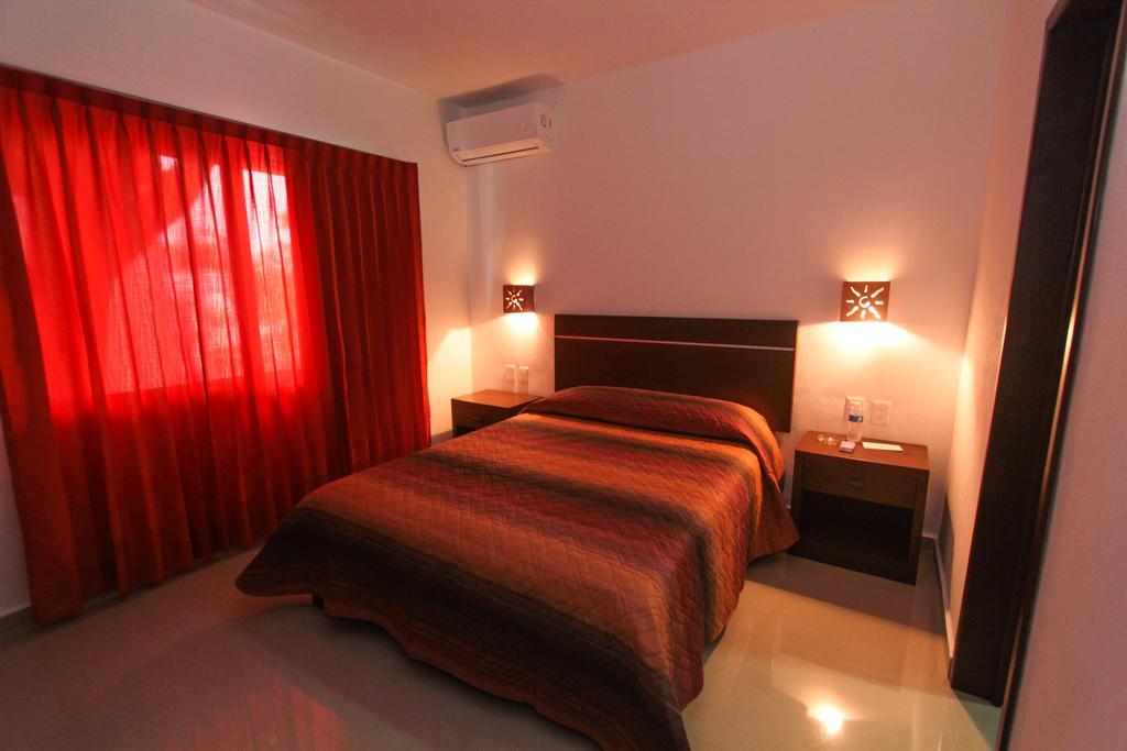 Hotel Los Girasoles Cancun Room photo