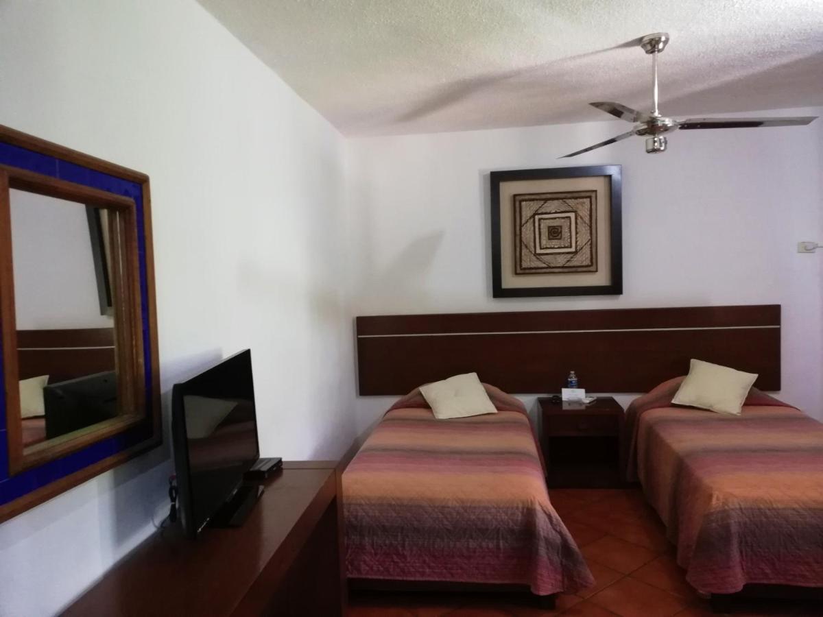 Hotel Los Girasoles Cancun Exterior photo